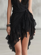 Danae & Melina - Vestido Mini de Encaje Negro con Escote Halter y Volantes
