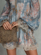 Romane | Robe Mini en Mousseline Froncée à Épaules Dénudées et Fleurs Romantiques