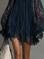 Noemi | Mini Vestido de Gasa Azul Marino con Escote Off-Shoulder, Encaje y Mangas Transparentes