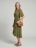 Keziah | Vestido midi envolvente de manga corta, con falda fluida y dobladillo suave