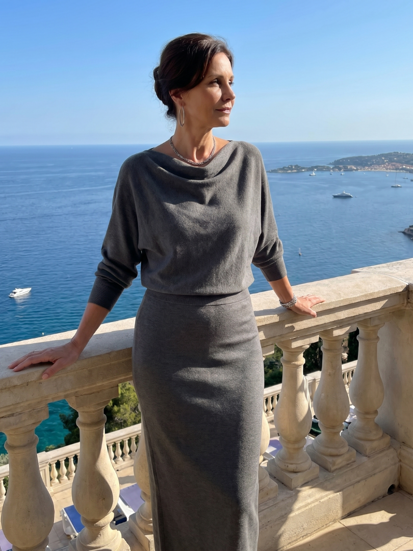 Romy | Μίντι φόρεμα με ντραπέ λαιμόκοψη και εφαρμοστή φούστα