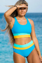 Danae & Melina - Conjunto de bikini azul cielo en bloques de color con espalda descubierta