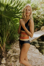 Danae & Melina - Conjunto de bikini azul cielo en bloques de color con espalda descubierta