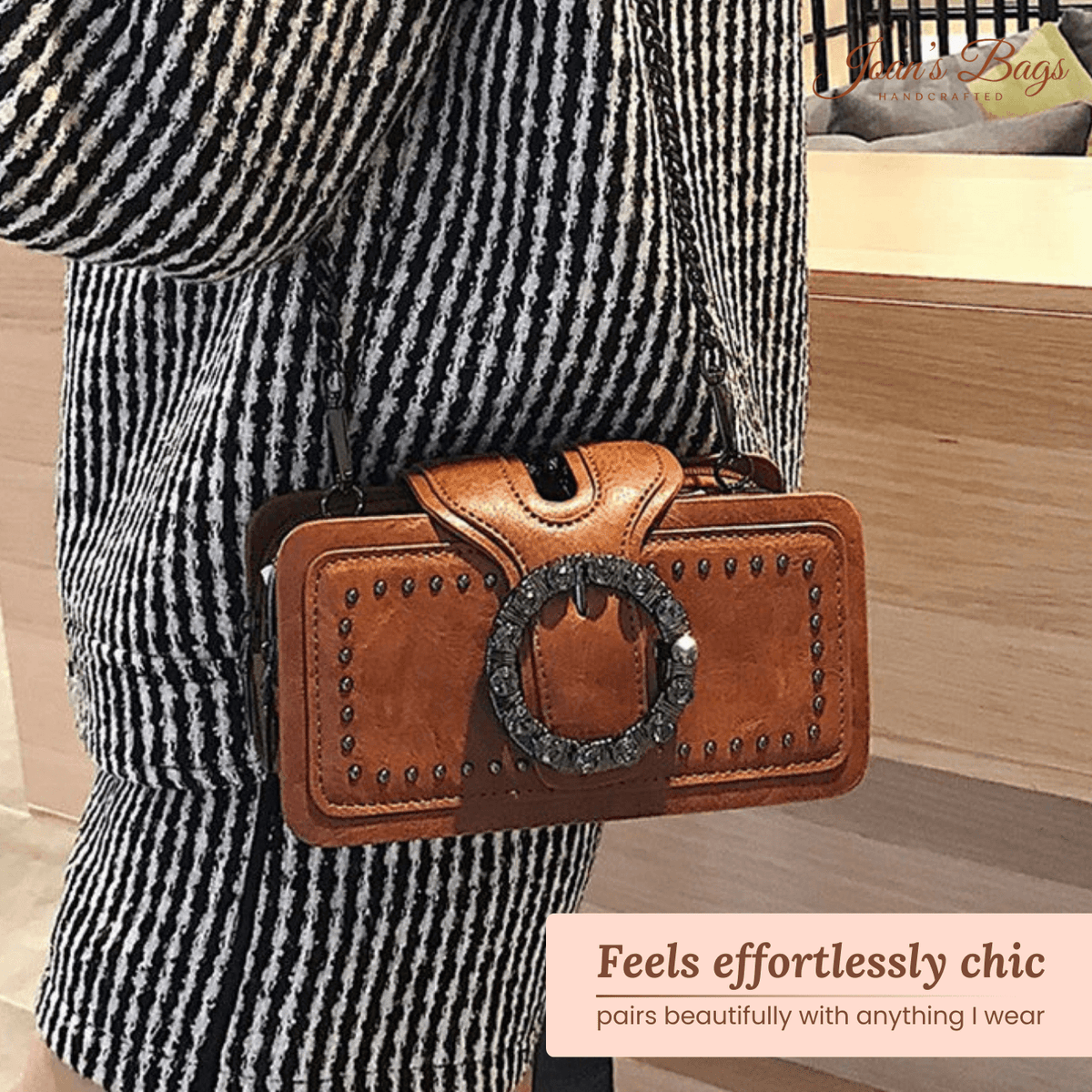 Clutch Margherita με αγκράφα και διακοσμητικά καρφιά