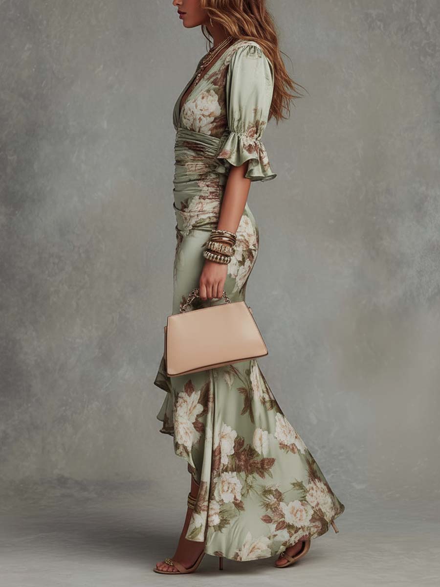 Danae & Melina - Vestido Maxi Asimétrico en Raso Verde con Flores, Mangas Campana con Volantes y Escote en V