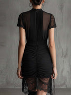 Danae & Melina - Vestido Mini en Chifón Negro con Cintura Plisada y Ribete de Encaje