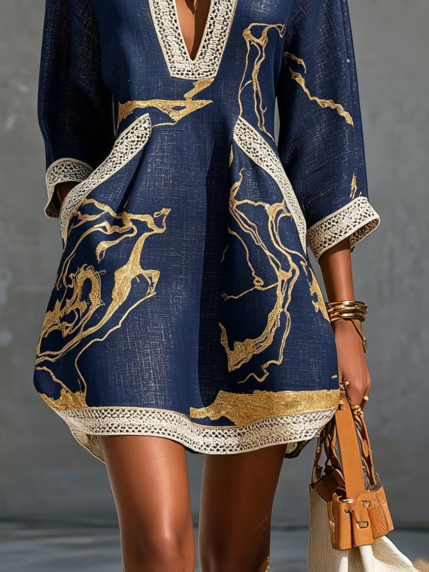 Κοζέτ | Robe Mini en Dentelle Crochetée Bleu Marine à Motifs Dorés et Décolleté en V
