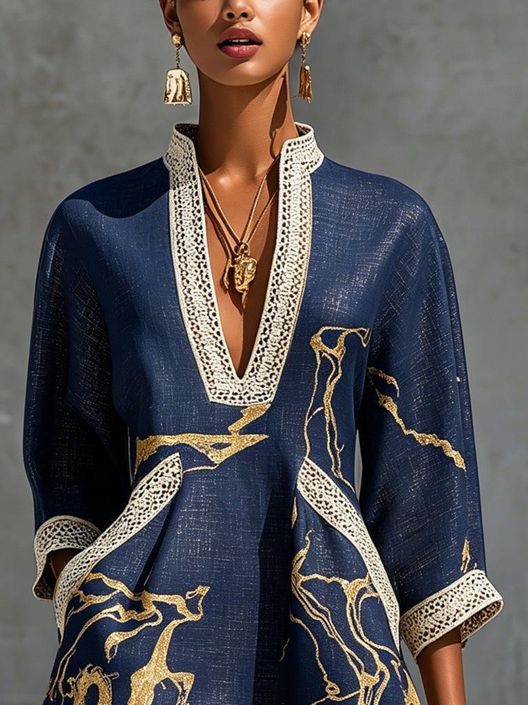 Κοζέτ | Robe Mini en Dentelle Crochetée Bleu Marine à Motifs Dorés et Décolleté en V
