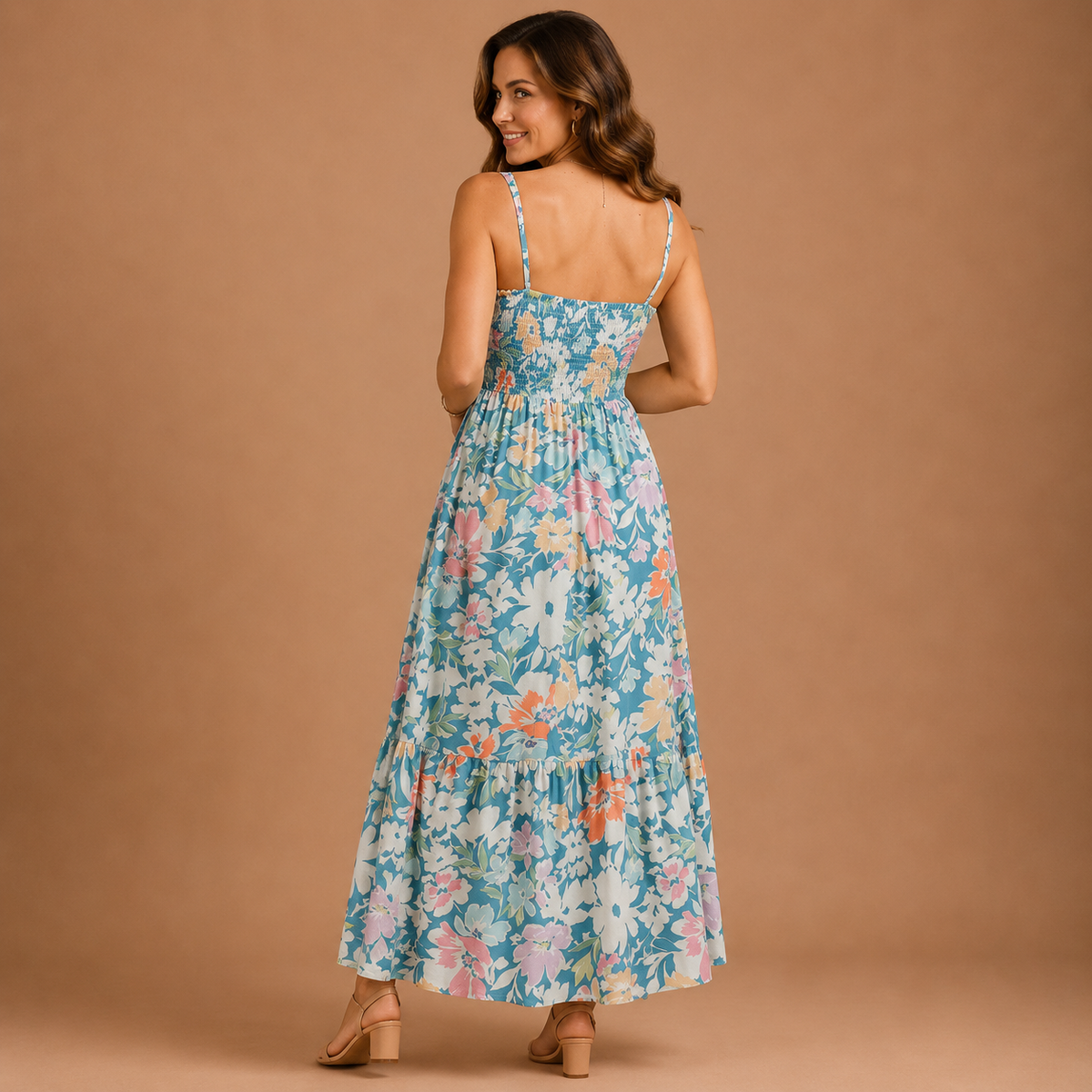 FIONA | Floral maxi φόρεμα με ρυθμιζόμενες τιράντες που αναδεικνύει τη σιλουέτα σας